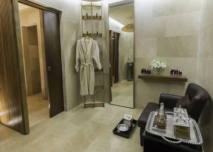 Wyndham Hotel 4*