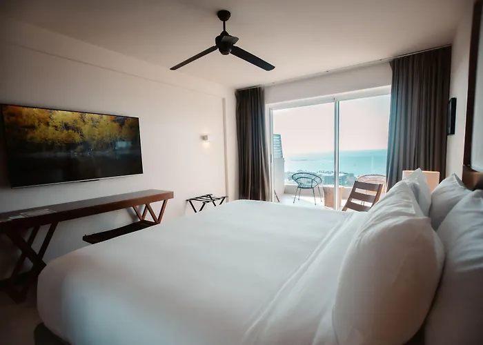 Wyndham Hotel 4*