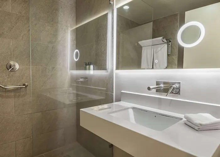 Wyndham Hotel 4*